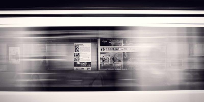 从“电子海洛因”到数字工具:重新审视游戏成瘾争议与游戏化正向价值 | 9J玩深度解析