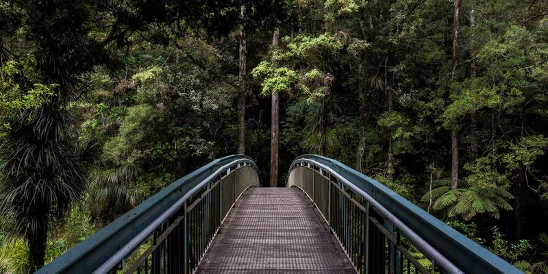 怀旧游戏市场复兴:从复古主机到模拟器,千亿市场的商业密码